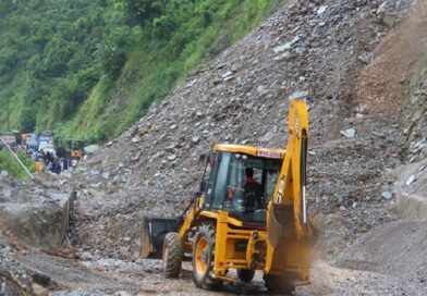 वर्षा, बाढी र पहिरोका कारण देशका विभिन्न राजमार्ग प्रभावित वर्षा, बाढी र पहिरोका कारण देशका विभिन्न राजमार्ग प्रभावित