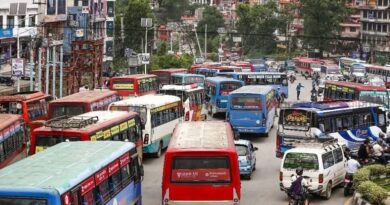 इन्धन महँगिएपछि सार्वजनिक यातायातको भाडा वृद्धि इन्धन महँगिएपछि सार्वजनिक यातायातको भाडा वृद्धि