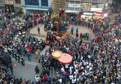 रातो मच्छिन्द्रनाथ जात्रा: रथारोहण सम्पन्न, वैशाख ८ देखि रथ तानिने