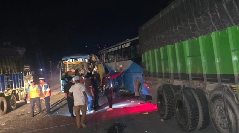 धादिङको बैरेनीमा दुई बस ठोक्किँदा १२ जना घाइते धादिङको बैरेनीमा दुई बस ठोक्किँदा १२ जना घाइते