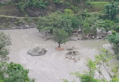 बाढीका कारण विश्वकै ठूलो शालिग्राम शिला डुबानमा, दर्शन र पूजाअर्चना स्थगित बाढीका कारण विश्वकै ठूलो शालिग्राम शिला डुबानमा, दर्शन र पूजाअर्चना स्थगित
