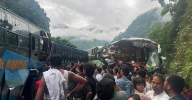 मुग्लिन–नारायणगढ सडकमा दुईवटा बस एकापसमा ठोक्किँदा सडक अवरुद्ध