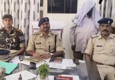 वीरगन्ज–रक्सौल सीमाबाट ११ किलोभन्दा बढी चरेससहित नेपाली नागरिक पक्राउ वीरगन्ज–रक्सौल सीमाबाट ११ किलोभन्दा बढी चरेससहित नेपाली नागरिक पक्राउ